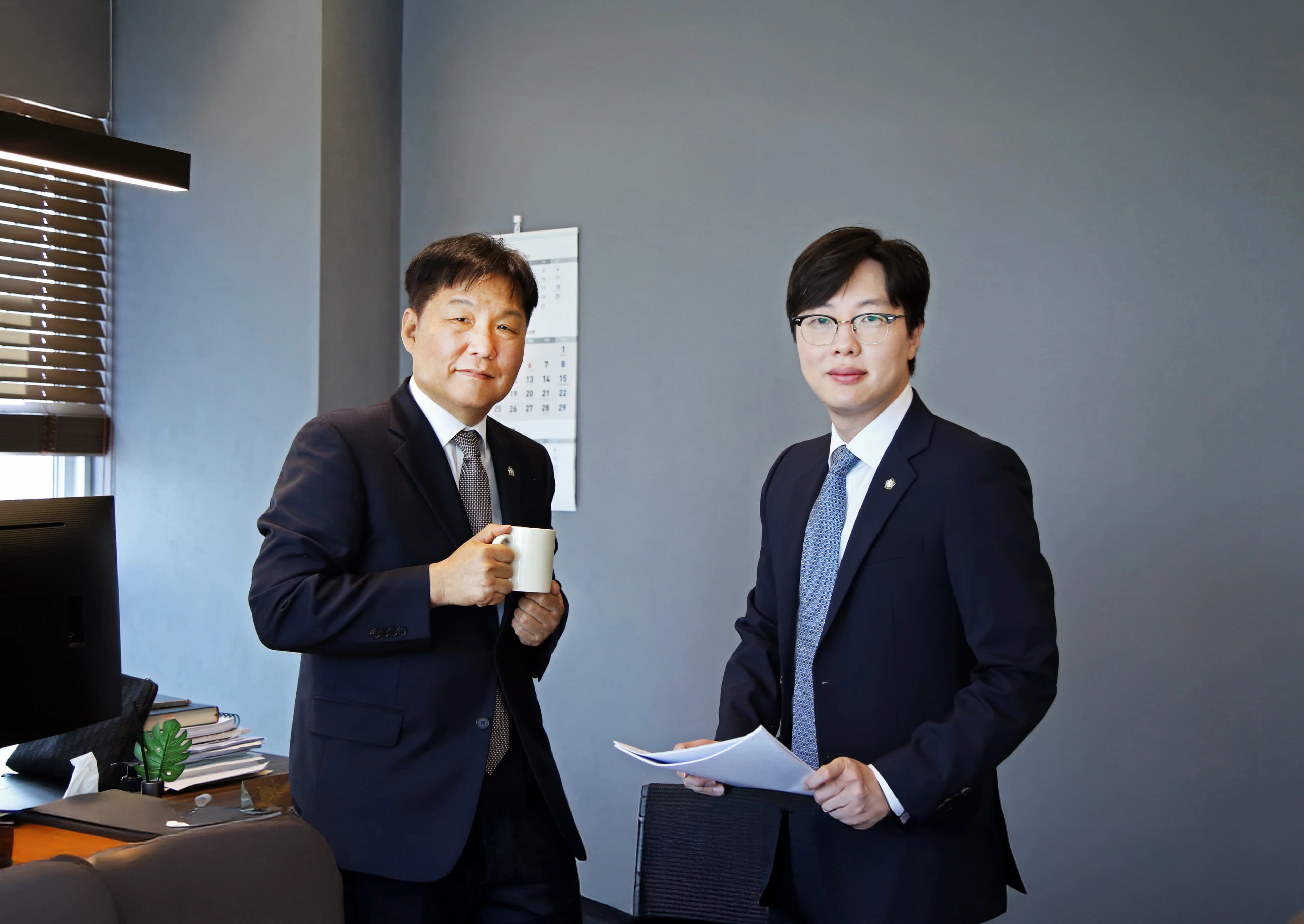 사무실에서 전문 변호사 상담 서비스